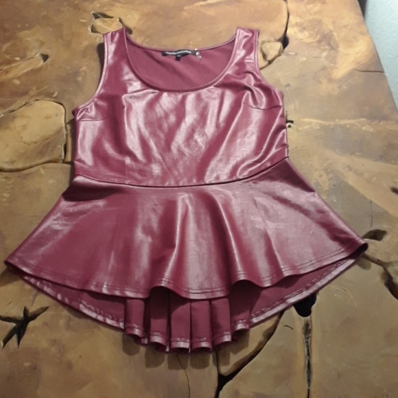 Sleeveless Top - Picture 1 of 2